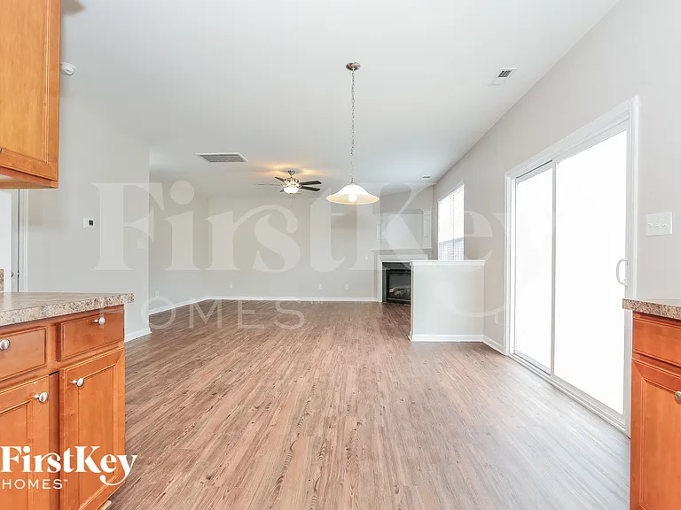3969 Creekmoore Dr — Photo 7