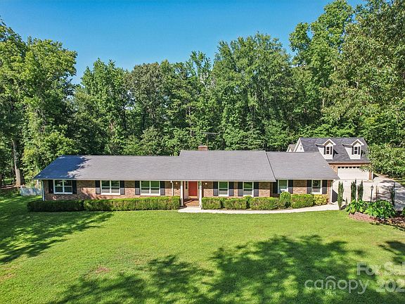 2nd image of 3333 Tanglewood Dr