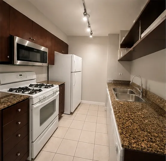10 Navy Wharf Ct — Photo 2