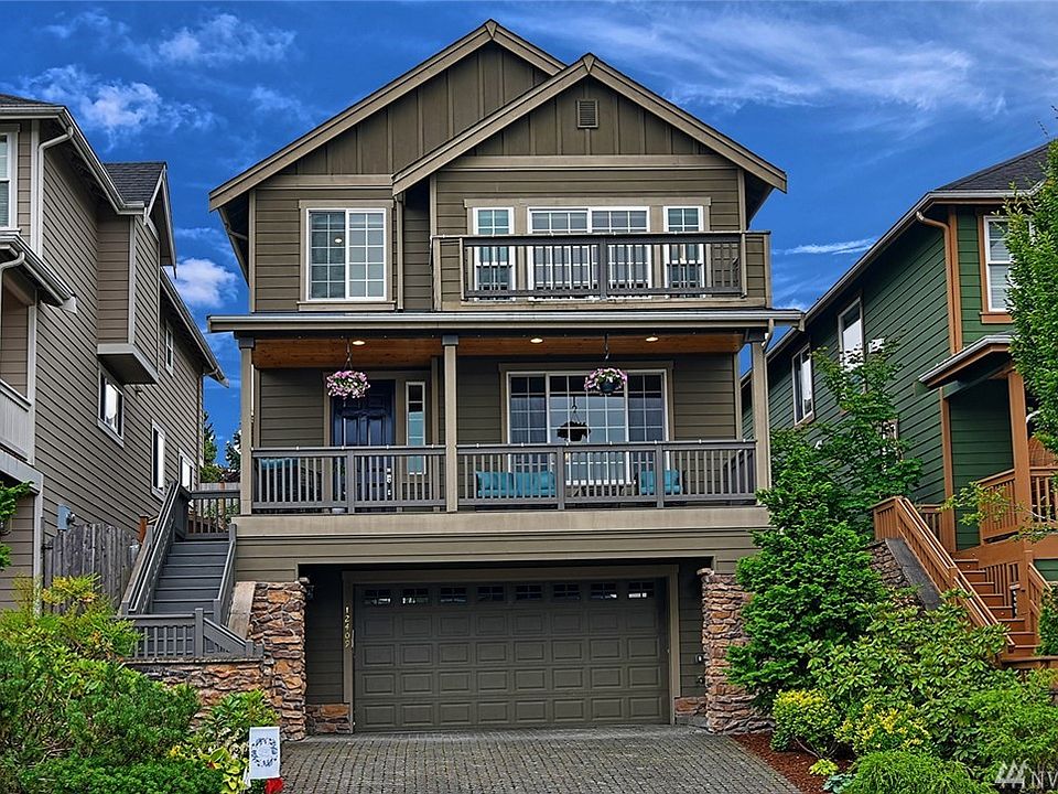 Beautifully maintained craftsman style home with valley and mountains views.