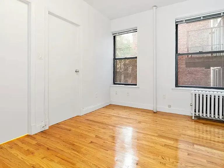 411 W 45th St #3 — Photo 2