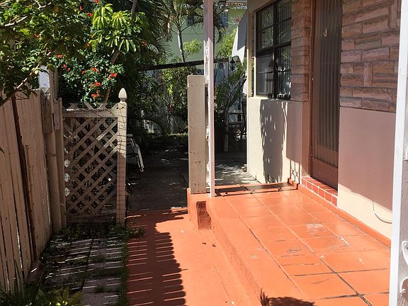 2nd image of 705 N M St APT 2
