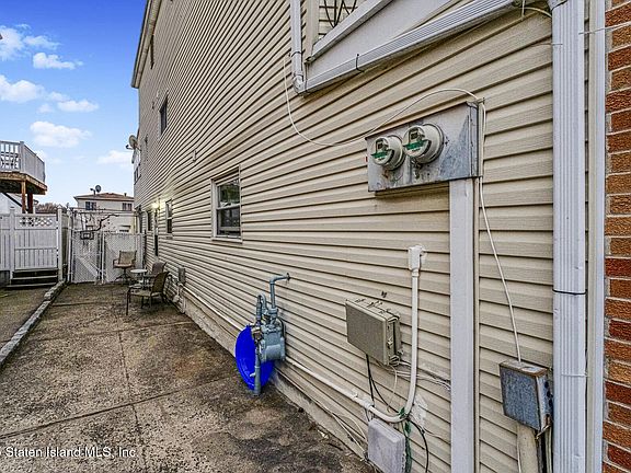 2nd image of 44 Longdale St