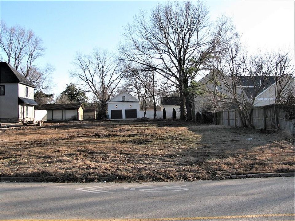 1st image of 714 NE 2nd St
