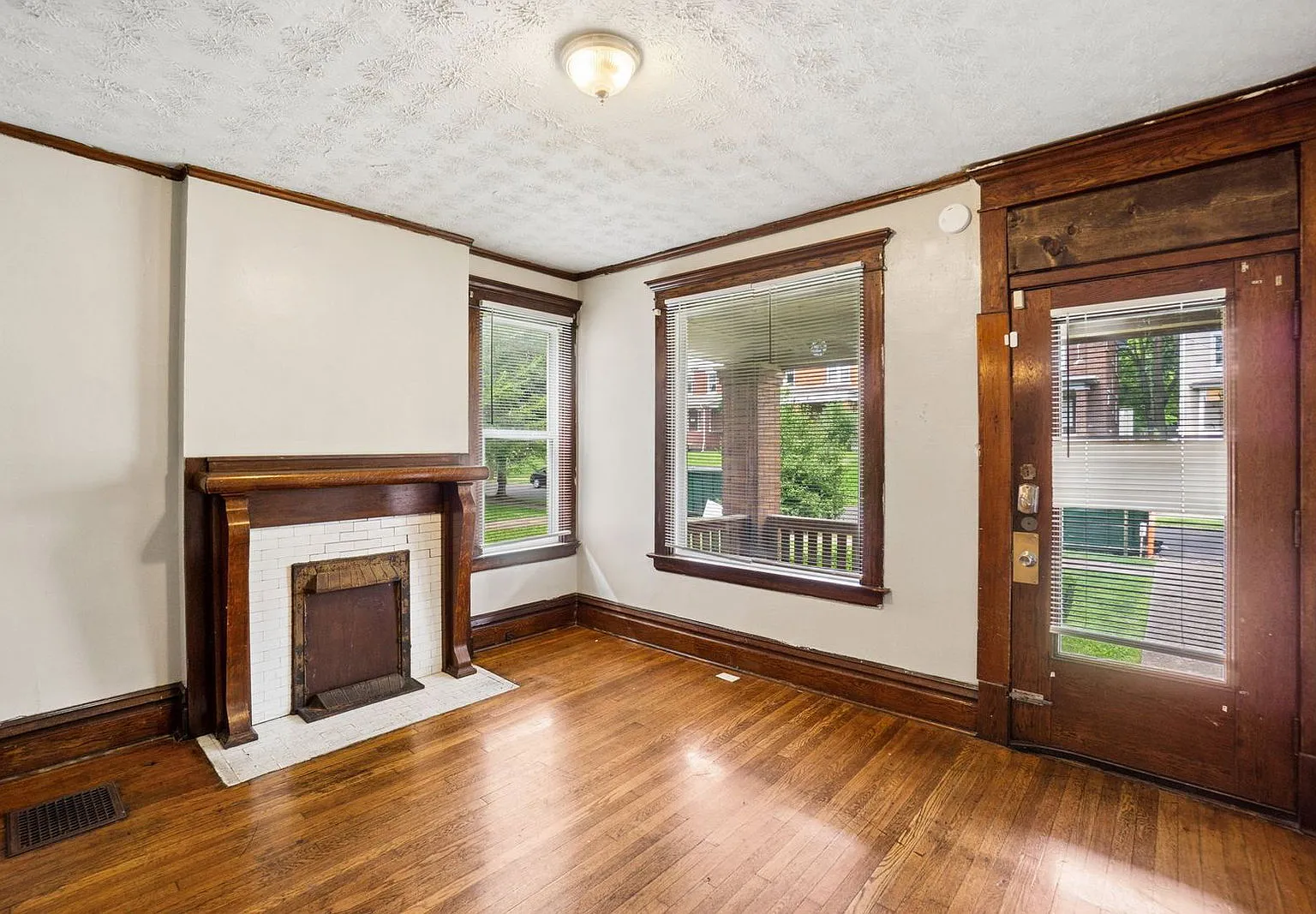 3 bed, 1.0 bath, $1,350 — Photo 4