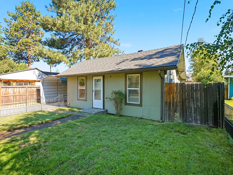 510 NE Quimby Ave #1 — Photo 3