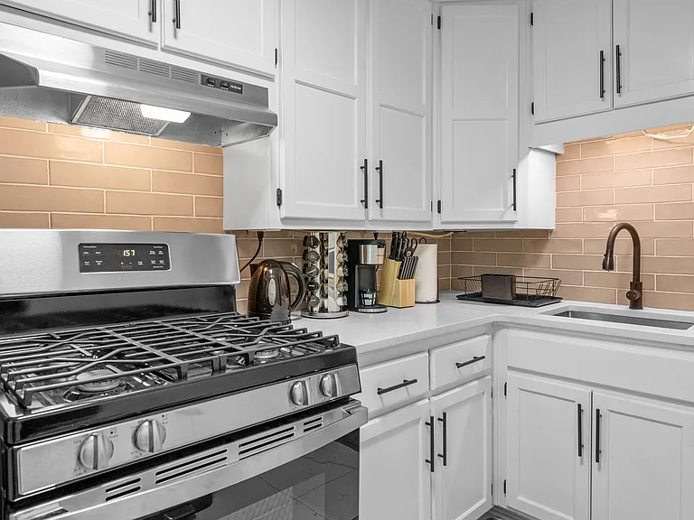 1109 W 41st St #1E — Photo 14