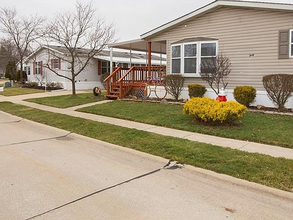 2nd image of 40 Periwinkle Dr