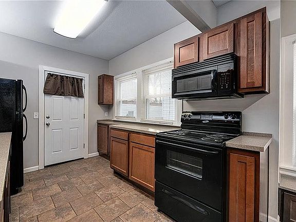 2nd image of 1535 Elmwood Ave