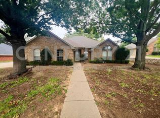 912 Jonathan Ct, Weatherford, TX 76086