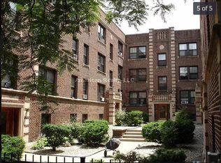 925 W Oakdale Ave APT 2E, Chicago, IL 60657