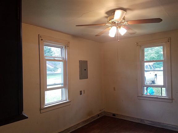 4th image of 1305 Superior St