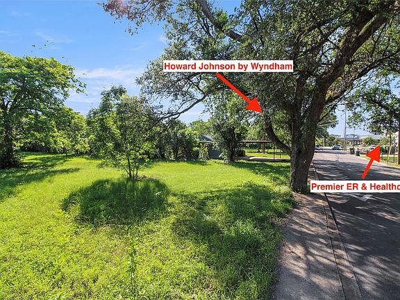 3rd image of 633 Uhland Rd