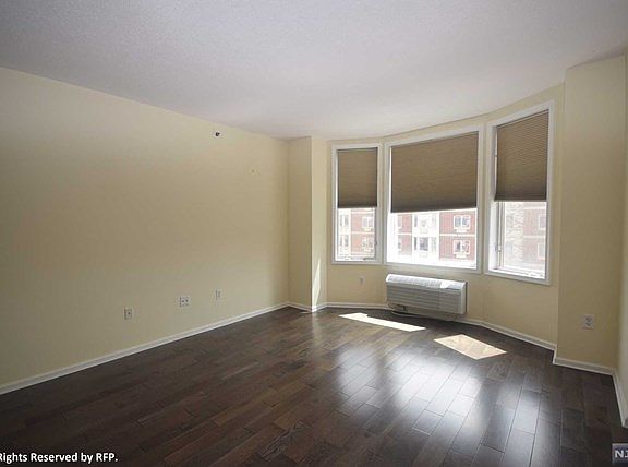 5th image of 2309 City Pl #309