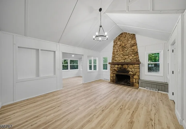 330 Springbrook Trl — Photo 3