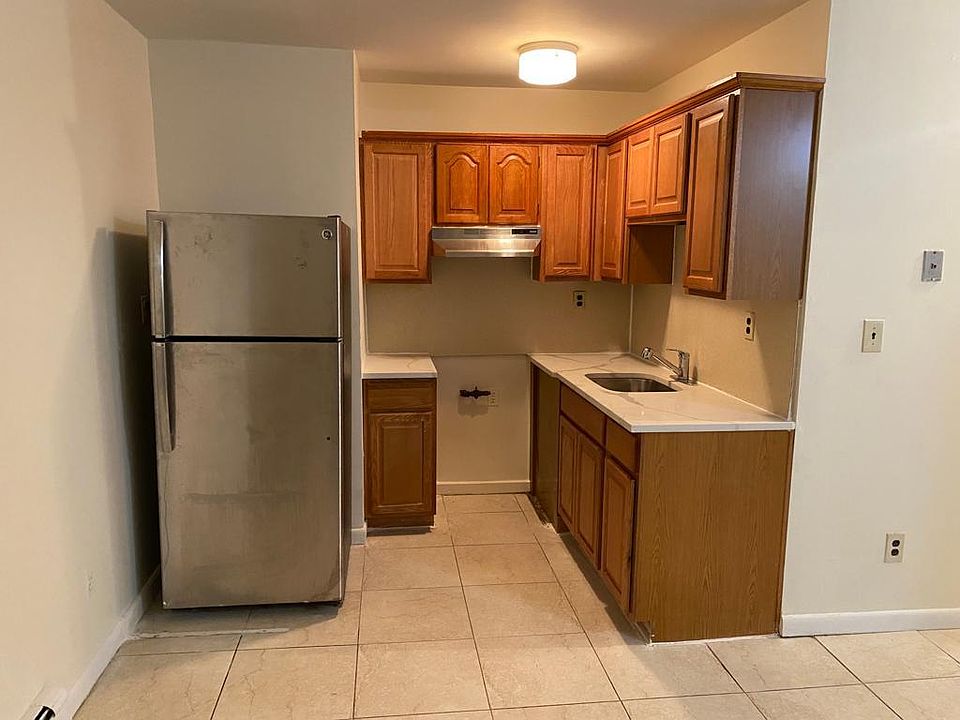 1st image of 1489 Hicks St Floor 1