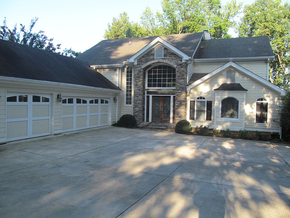 Stunning curb appeal!