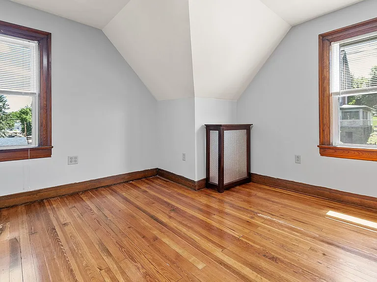 1015 E Gibson St — Photo 12