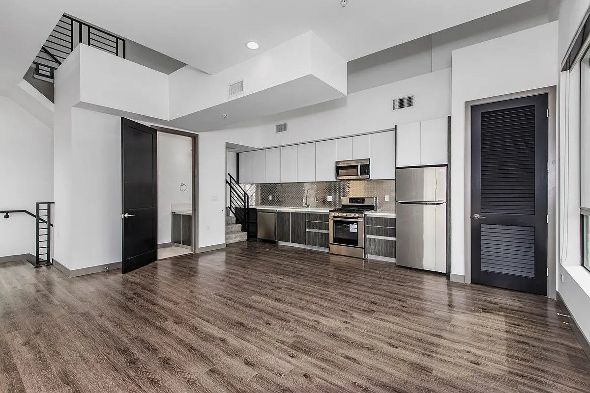 Building Photo - 1223 N Edgemont St #12