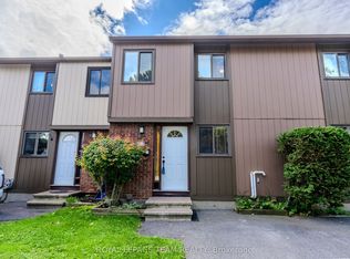 2 Larkshire Ln #B, Ottawa, ON K2J 1Y6