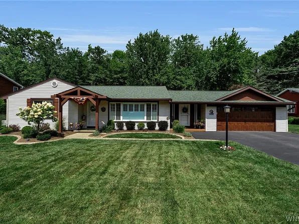 4000 N Hamptonbrook Dr, Hamburg, NY 14075