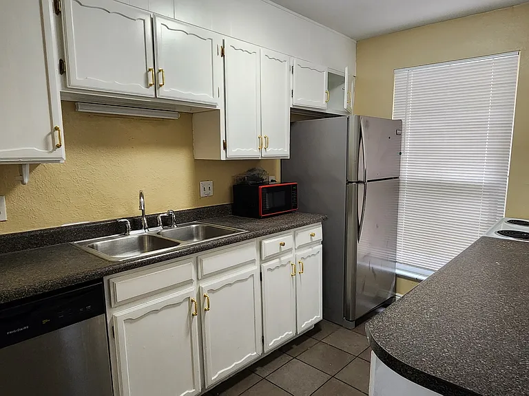 188 Paris Cir — Photo 4