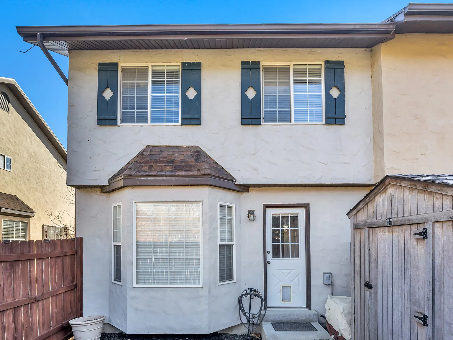 3 bed, 1.5 bath, 1273 sqft, $2,300 — Photo 3