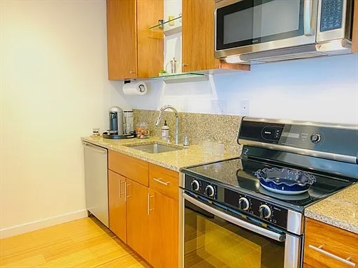 16 Miner St #608