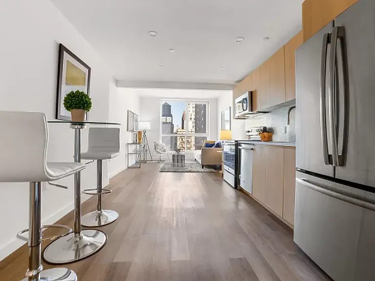 814 Amsterdam Ave #5G — Photo 1
