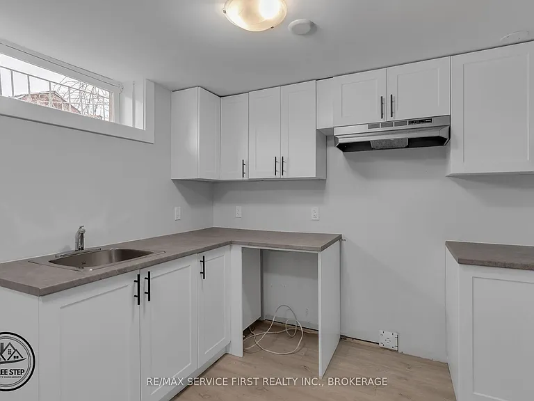 9 Rockford Pl — Photo 5