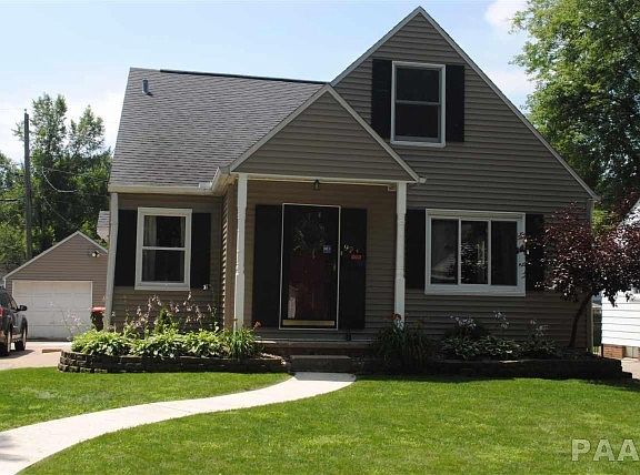 2nd image of 924 E Richwoods Blvd