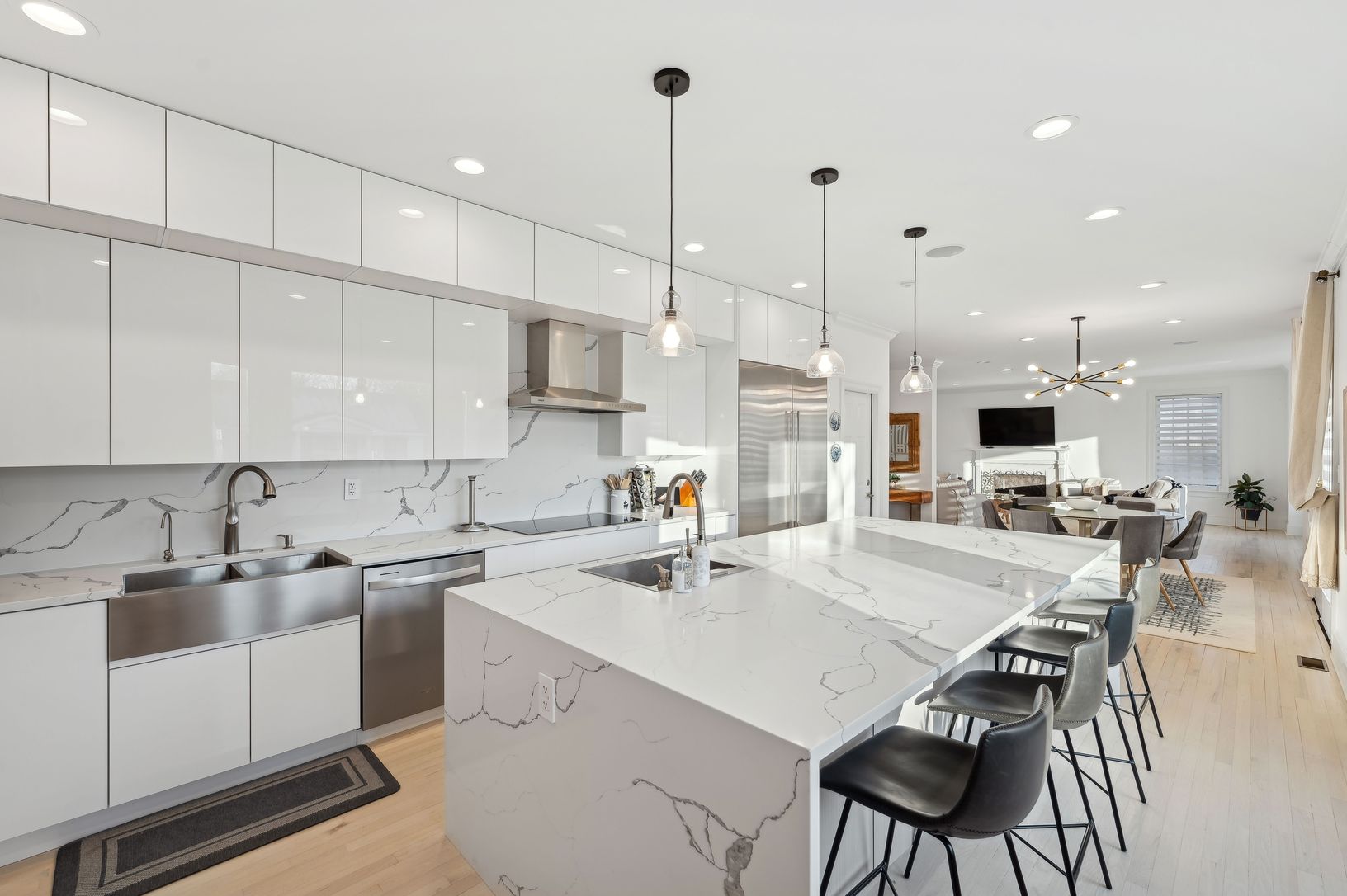  Professional Kitchen