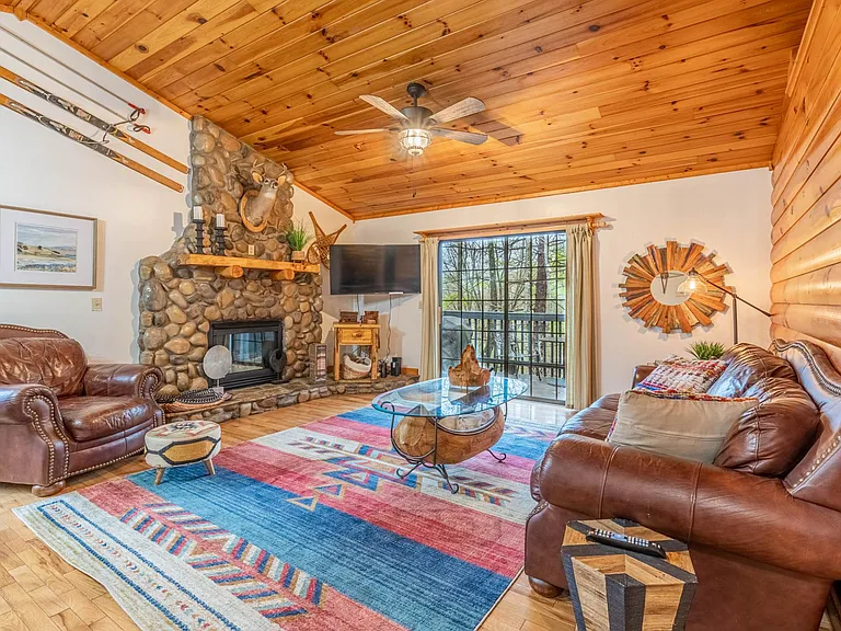 810 Cabin Creek Way — Photo 1