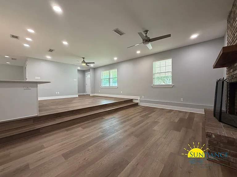 130 Walton Dr NE — Photo 3