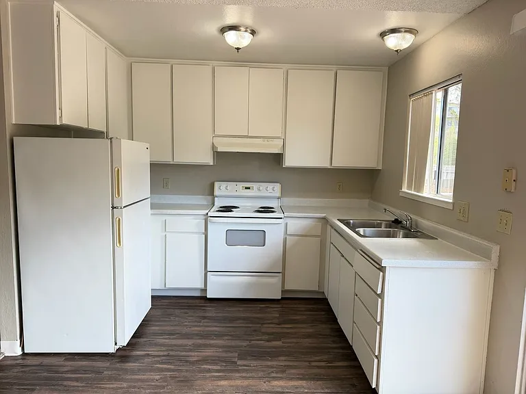 Sharis Apartments — Photo 116