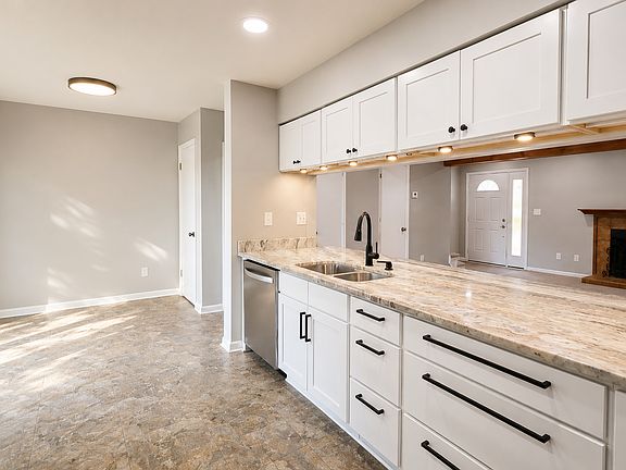 5th image of 3107 Glastonbury Dr #1