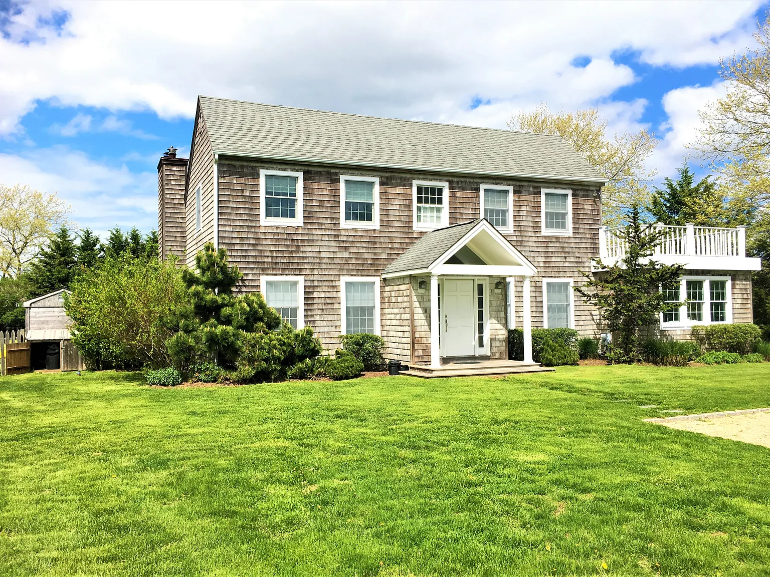 Southampton Lovely Rental Near Village And Beach — Photo 1