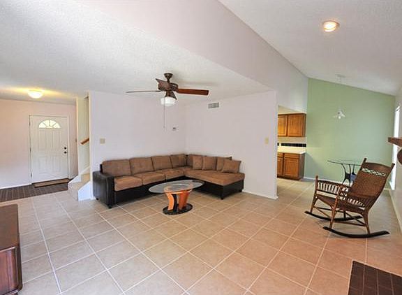5th image of 8102 Hood Cir #A