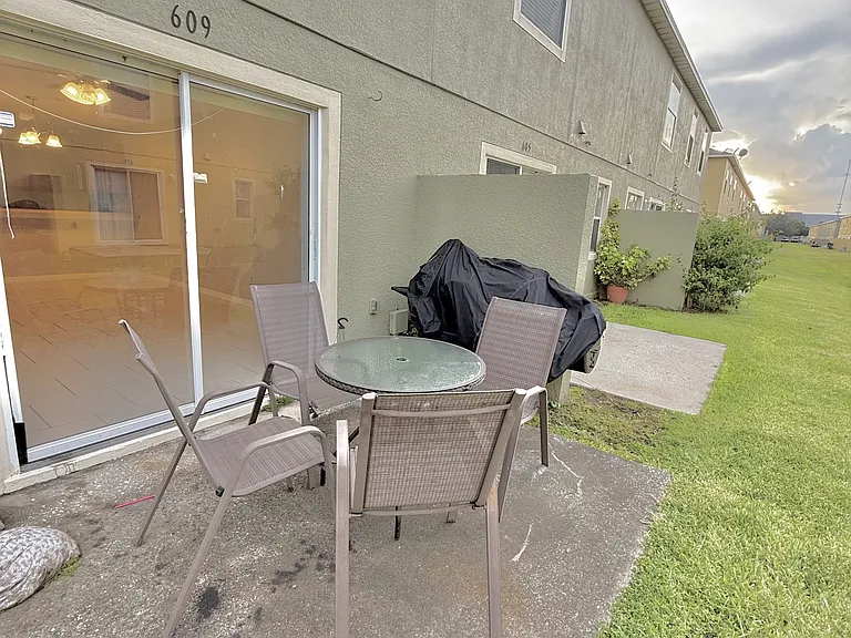 609 Cresting Oak Cir #1 — Photo 10