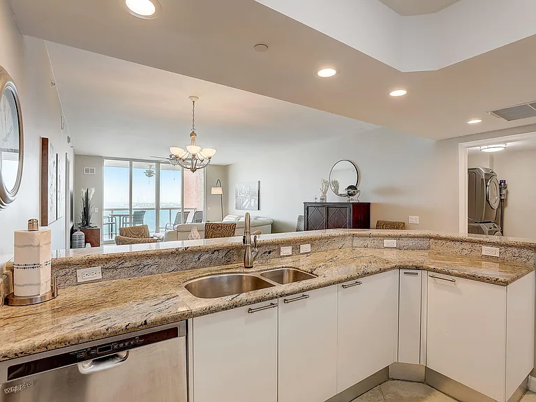 2650 Lake Shore Dr #804 — Photo 15