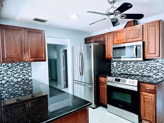 5th image of 20504 NE 9th Ct
