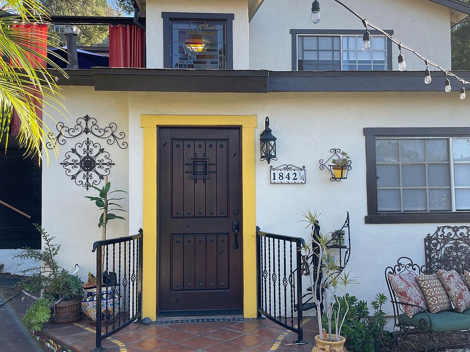 Charming entrance to the back house