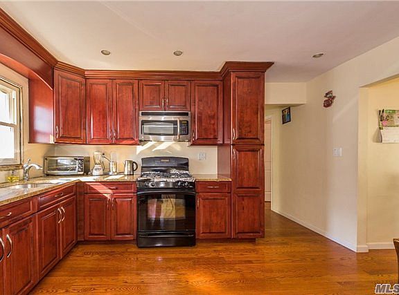 3rd image of 258 Kennedy Ave