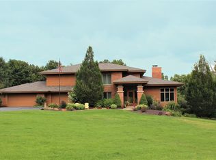 2066 Hunters Run Dr NE, Ada, MI 49301