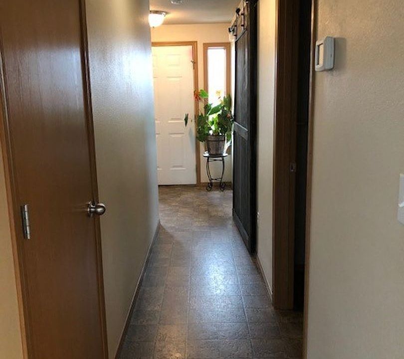 1st image of 1604 S Skyline Dr