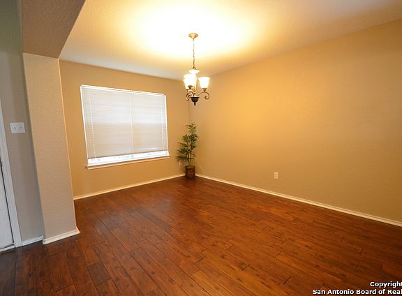 3rd image of 324 Prickly Pear Dr