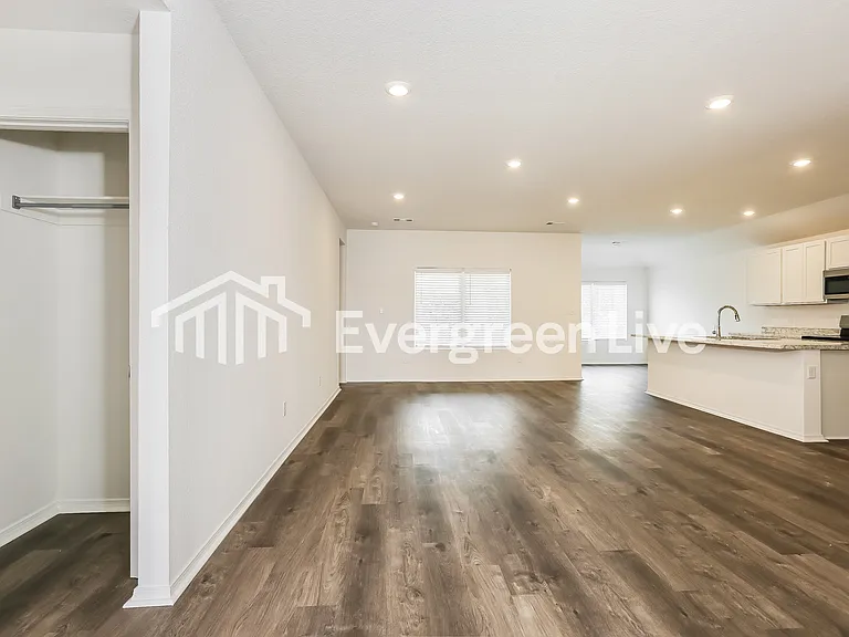 127 Jasmine Ct — Photo 3