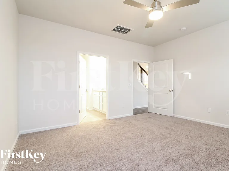 423 Stonefence Dr — Photo 7