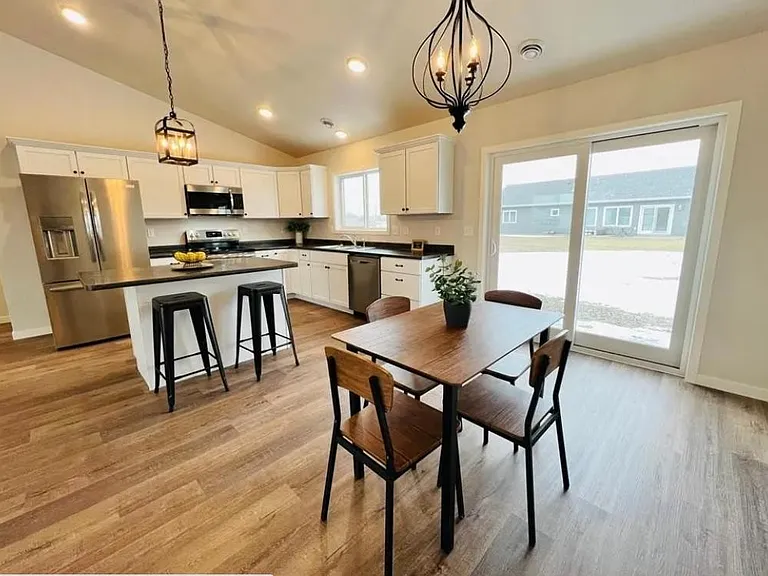 706 Prairiewind Ave — Photo 3