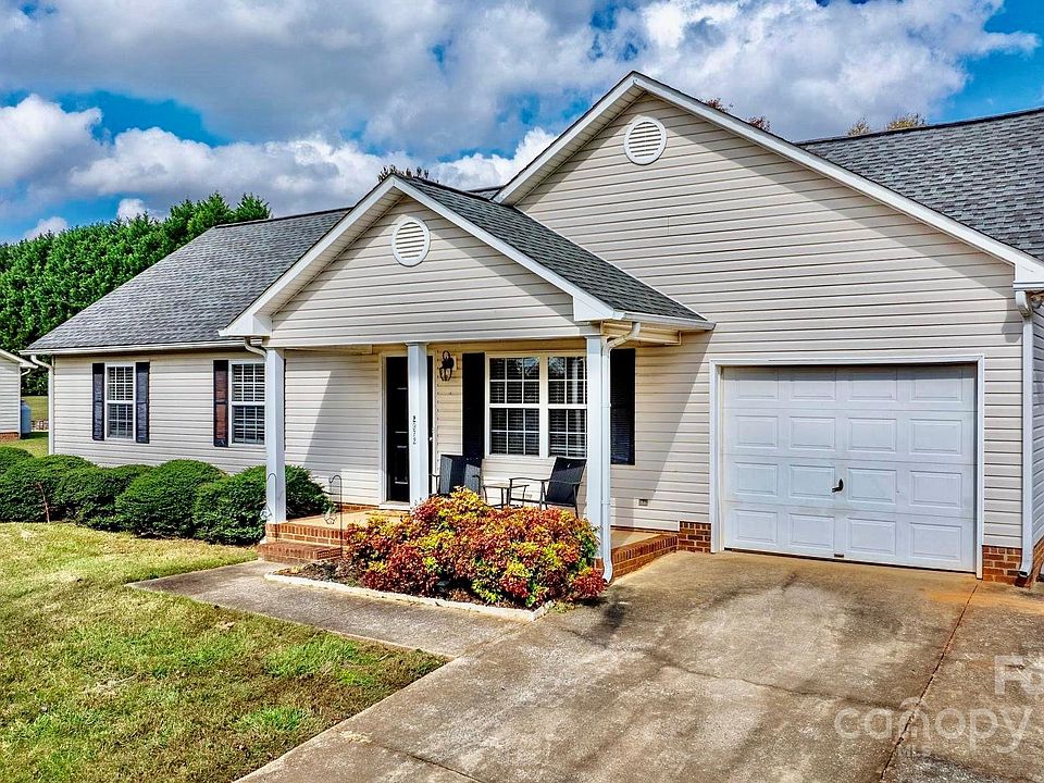 1st image of 2972 Country Crossing Dr